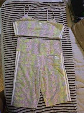 adidas Women's Pink & Green Snake-Print Bike Shorts & Crop Top Set